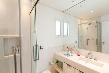 Apartamento à venda com 245m², 2 quartos e 4 vagasBanheiro da Suíte 1