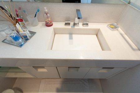 Apartamento à venda com 245m², 2 quartos e 4 vagasBanheiro da Suíte 1