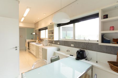 Apartamento à venda com 245m², 2 quartos e 4 vagasCozinha