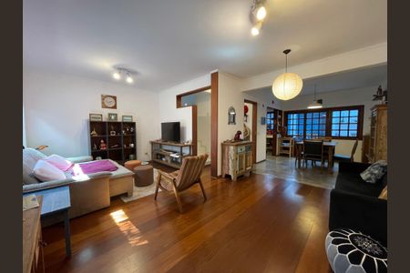 Sala de casa à venda com 3 quartos, 250m² em Jardim Rizzo, São Paulo