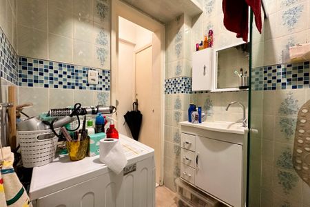 Banheiro de apartamento à venda com 1 quarto, 29m² em Catete, Rio de Janeiro