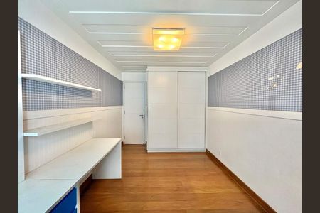 Apartamento à venda com 157m², 4 quartos e 2 vagas