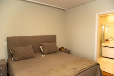 Apartamento à venda com 182m², 3 quartos e 3 vagas Apartamento à venda com 182m², 3 quartos e 3 vagasQuarto Suíte