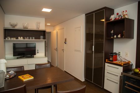 Apartamento à venda com 182m², 3 quartos e 3 vagas Apartamento à venda com 182m², 3 quartos e 3 vagasCozinha e Área de Serviço