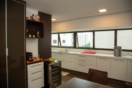 Apartamento à venda com 182m², 3 quartos e 3 vagas Apartamento à venda com 182m², 3 quartos e 3 vagasCozinha e Área de Serviço