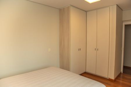 Apartamento à venda com 182m², 3 quartos e 3 vagas Apartamento à venda com 182m², 3 quartos e 3 vagasQuarto 2 - Suíte