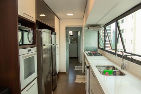 Apartamento à venda com 182m², 3 quartos e 3 vagas Apartamento à venda com 182m², 3 quartos e 3 vagasCozinha e Área de Serviço