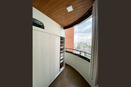 Apartamento à venda com 182m², 3 quartos e 3 vagas Apartamento à venda com 182m², 3 quartos e 3 vagasSacada