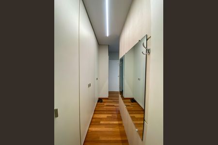 Apartamento à venda com 182m², 3 quartos e 3 vagas Apartamento à venda com 182m², 3 quartos e 3 vagasCloset da suíte