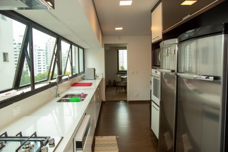 Apartamento à venda com 182m², 3 quartos e 3 vagas Apartamento à venda com 182m², 3 quartos e 3 vagasCozinha e Área de Serviço