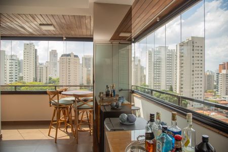 Apartamento à venda com 182m², 3 quartos e 3 vagas Apartamento à venda com 182m², 3 quartos e 3 vagasVaranda gourmet