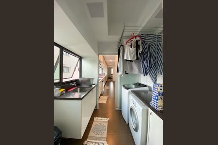 Apartamento à venda com 182m², 3 quartos e 3 vagas Apartamento à venda com 182m², 3 quartos e 3 vagasÁrea de Serviço