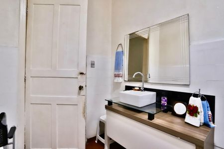 Casa à venda com 160m², 3 quartos e 4 vagas Casa à venda com 160m², 3 quartos e 4 vagasBanheiro