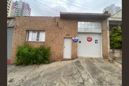 Casa à venda com 160m², 3 quartos e 4 vagas Casa à venda com 160m², 3 quartos e 4 vagasFachada - Placa