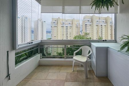 varanda  de apartamento para alugar com 3 quartos, 89m² em Parque Enseada, Guarujá