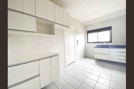 Apartamento para alugar com 4 quartos, 131m² em Vila Suzana, São Paulo