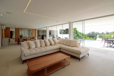 Casa de condomínio à venda com 850m², 4 quartos e 6 vagas Casa de condomínio à venda com 850m², 4 quartos e 6 vagasSala 2