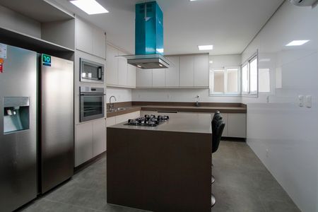 Casa de condomínio à venda com 850m², 4 quartos e 6 vagas Casa de condomínio à venda com 850m², 4 quartos e 6 vagasCozinha