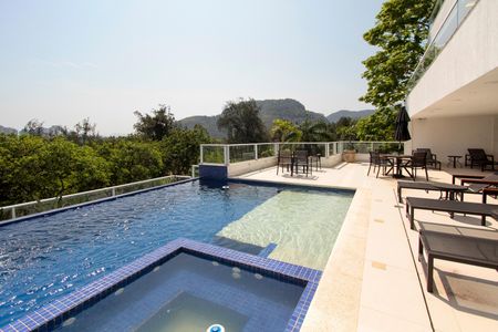 Casa de condomínio à venda com 850m², 4 quartos e 6 vagas Casa de condomínio à venda com 850m², 4 quartos e 6 vagasPiscina