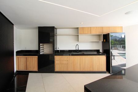 Casa de condomínio à venda com 850m², 4 quartos e 6 vagas Casa de condomínio à venda com 850m², 4 quartos e 6 vagasChurrasqueira