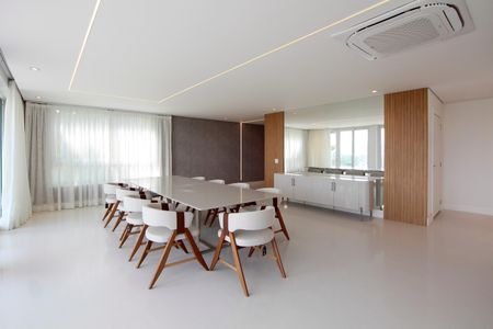 Casa de condomínio à venda com 850m², 4 quartos e 6 vagas Casa de condomínio à venda com 850m², 4 quartos e 6 vagasSala