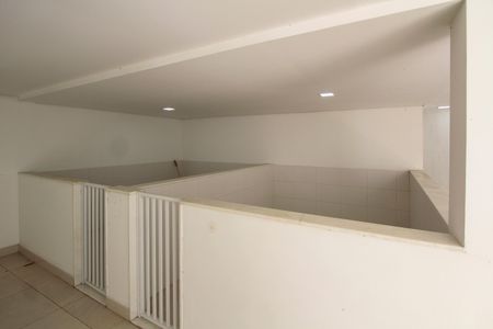 Casa de condomínio à venda com 850m², 4 quartos e 6 vagas Casa de condomínio à venda com 850m², 4 quartos e 6 vagasCanil