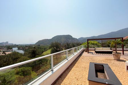 Casa de condomínio à venda com 850m², 4 quartos e 6 vagas Casa de condomínio à venda com 850m², 4 quartos e 6 vagasDedeck