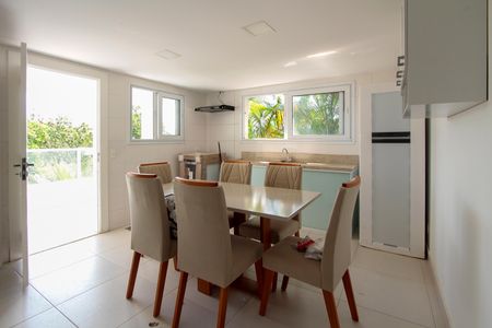 Casa de condomínio à venda com 850m², 4 quartos e 6 vagas Casa de condomínio à venda com 850m², 4 quartos e 6 vagasApartamento de funcionário