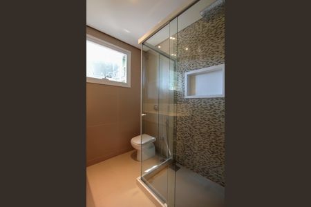 Casa de condomínio à venda com 850m², 4 quartos e 6 vagas Casa de condomínio à venda com 850m², 4 quartos e 6 vagasBanheiro suíte 4