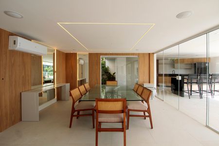 Casa de condomínio à venda com 850m², 4 quartos e 6 vagas Casa de condomínio à venda com 850m², 4 quartos e 6 vagasSala 2