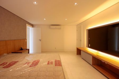 Casa de condomínio à venda com 850m², 4 quartos e 6 vagas Casa de condomínio à venda com 850m², 4 quartos e 6 vagasQuarto 1 suíte master