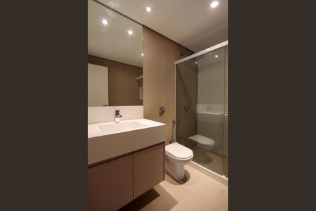 Casa de condomínio à venda com 850m², 4 quartos e 6 vagas Casa de condomínio à venda com 850m², 4 quartos e 6 vagasBanheiro suíte 2