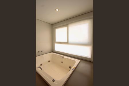 Casa de condomínio à venda com 850m², 4 quartos e 6 vagas Casa de condomínio à venda com 850m², 4 quartos e 6 vagasBanheiro suite 1 master