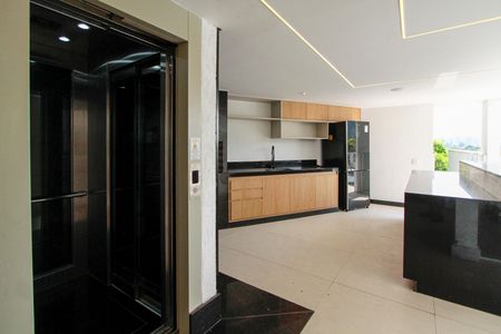 Casa de condomínio à venda com 850m², 4 quartos e 6 vagas Casa de condomínio à venda com 850m², 4 quartos e 6 vagasElevador