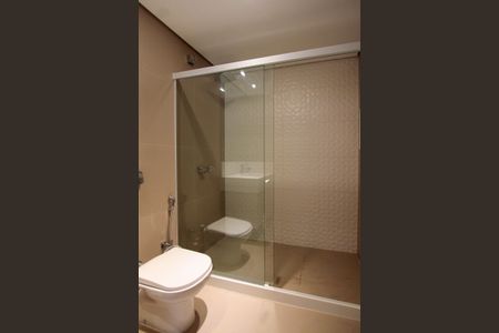 Casa de condomínio à venda com 850m², 4 quartos e 6 vagas Casa de condomínio à venda com 850m², 4 quartos e 6 vagasBanheiro suíte 2