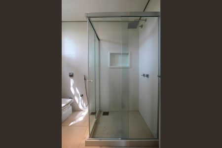 Casa de condomínio à venda com 850m², 4 quartos e 6 vagas Casa de condomínio à venda com 850m², 4 quartos e 6 vagasBanheiro suíte 3