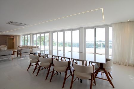 Casa de condomínio à venda com 850m², 4 quartos e 6 vagas Casa de condomínio à venda com 850m², 4 quartos e 6 vagasSala