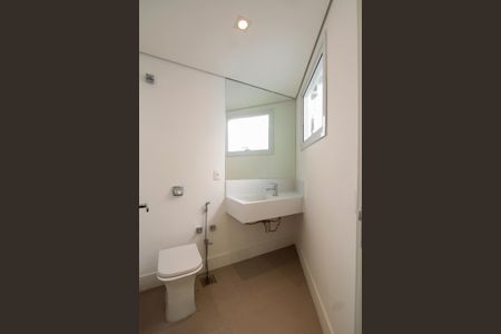 Casa de condomínio à venda com 850m², 4 quartos e 6 vagas Casa de condomínio à venda com 850m², 4 quartos e 6 vagasBanheiro suíte 1 master