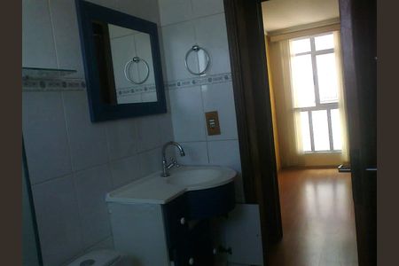 Banheiro de apartamento à venda com 2 quartos, 47m² em Vila Rica, Campinas