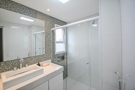 Apartamento à venda com 242m², 4 quartos e 3 vagas Apartamento à venda com 242m², 4 quartos e 3 vagasBanheiro da Suíte 2