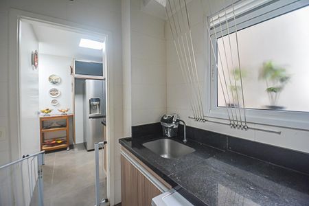 Apartamento à venda com 242m², 4 quartos e 3 vagas Apartamento à venda com 242m², 4 quartos e 3 vagasÁrea de Serviço