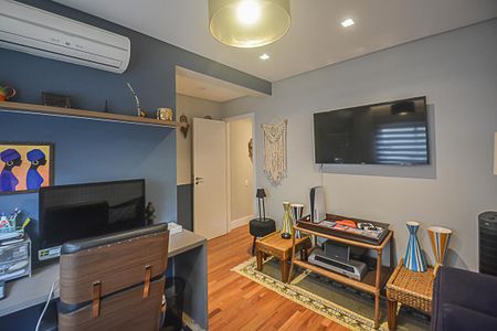 Apartamento à venda com 242m², 4 quartos e 3 vagas Apartamento à venda com 242m², 4 quartos e 3 vagasSuíte 2