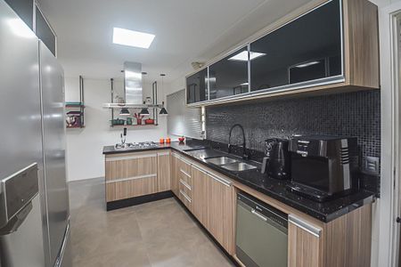 Apartamento à venda com 242m², 4 quartos e 3 vagas Apartamento à venda com 242m², 4 quartos e 3 vagasCozinha