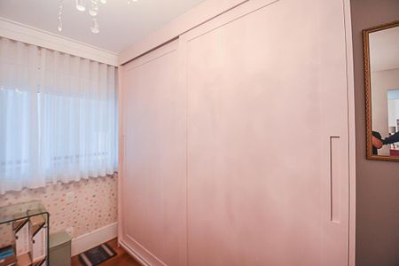 Apartamento à venda com 242m², 4 quartos e 3 vagas Apartamento à venda com 242m², 4 quartos e 3 vagasQuarto