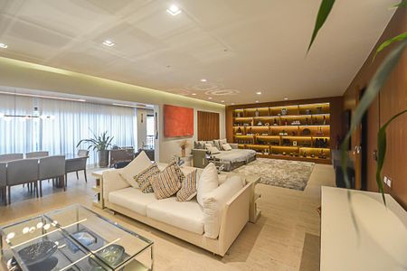 Apartamento à venda com 242m², 4 quartos e 3 vagas Apartamento à venda com 242m², 4 quartos e 3 vagasSala