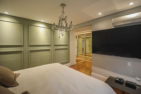 Apartamento à venda com 242m², 4 quartos e 3 vagas Apartamento à venda com 242m², 4 quartos e 3 vagasSuíte 1