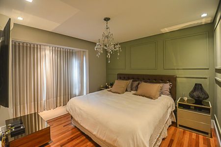 Apartamento à venda com 242m², 4 quartos e 3 vagas Apartamento à venda com 242m², 4 quartos e 3 vagasSuíte 1