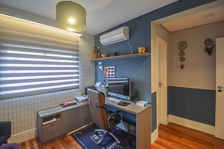 Apartamento à venda com 242m², 4 quartos e 3 vagas Apartamento à venda com 242m², 4 quartos e 3 vagasSuíte 2