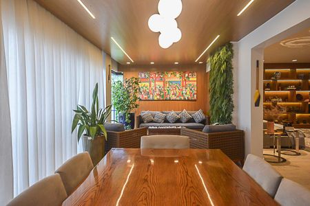 Apartamento à venda com 242m², 4 quartos e 3 vagas Apartamento à venda com 242m², 4 quartos e 3 vagasSacada