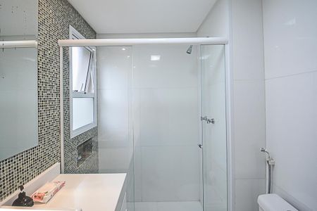 Apartamento à venda com 242m², 4 quartos e 3 vagas Apartamento à venda com 242m², 4 quartos e 3 vagasBanheiro da Suíte 2